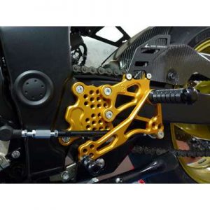 Pedana arretrata regolabile 4RACING per SUZUKI  GSR 750  2012 – 2014